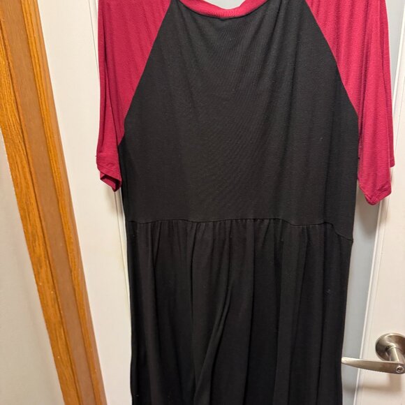 Torrid raglan sleeve skater dress size 2 red and black - Picture 4 of 5